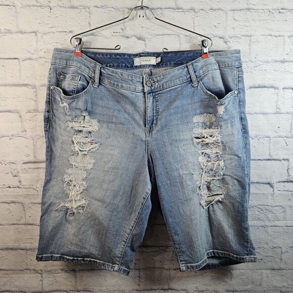 Torrid Distressed Light Washed Denim Jean Shorts Womens Plus Size 22 - Picture 1 of 5